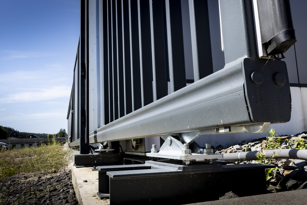 Laufenberg Metallbau - Grundstückstor mit automatischem Antrieb